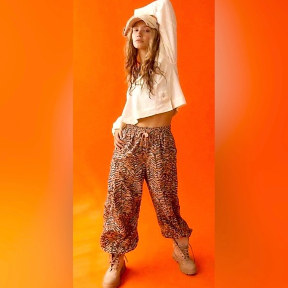 Free People Pants - Free People Movement Zephyr Printed Pants 
Camel Combo 
Size Small NWT